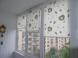 Установка рулонных штор на пластиковые окна в Калининграде
